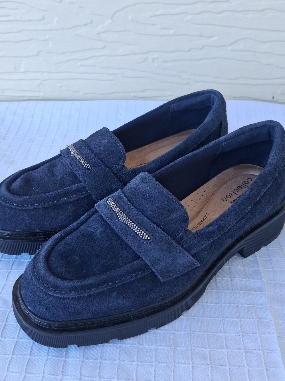 Clarks Collection Women's Navy Blue Suede Slip-On Loafers Round Toe Women’s 6.5